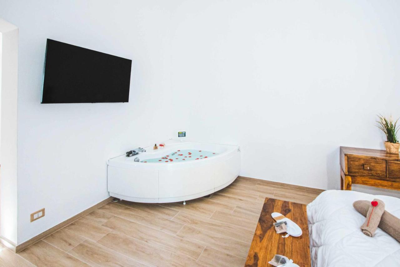 Cas358 Luxury Suite Бари Экстерьер фото