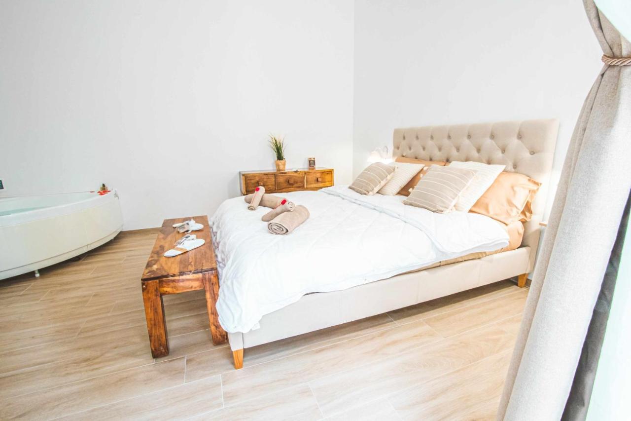 Cas358 Luxury Suite Бари Экстерьер фото